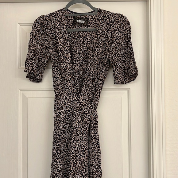 Reformation deep V dress. Sustainable recycled. - Picture 1 of 1